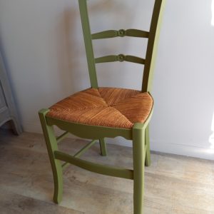chaise paillée peinte