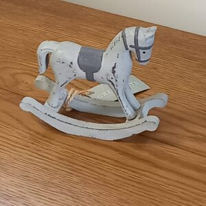 Cheval à bascule en bois