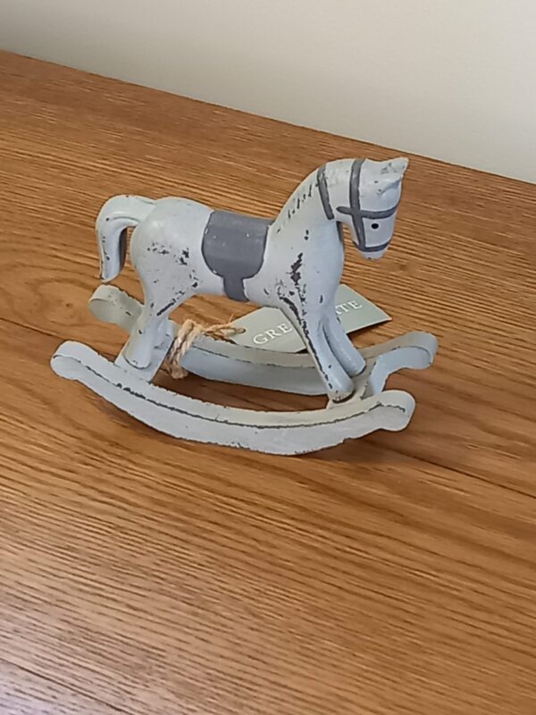 Cheval à bascule en bois