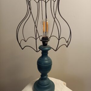 Lampe en bois tourné peinte