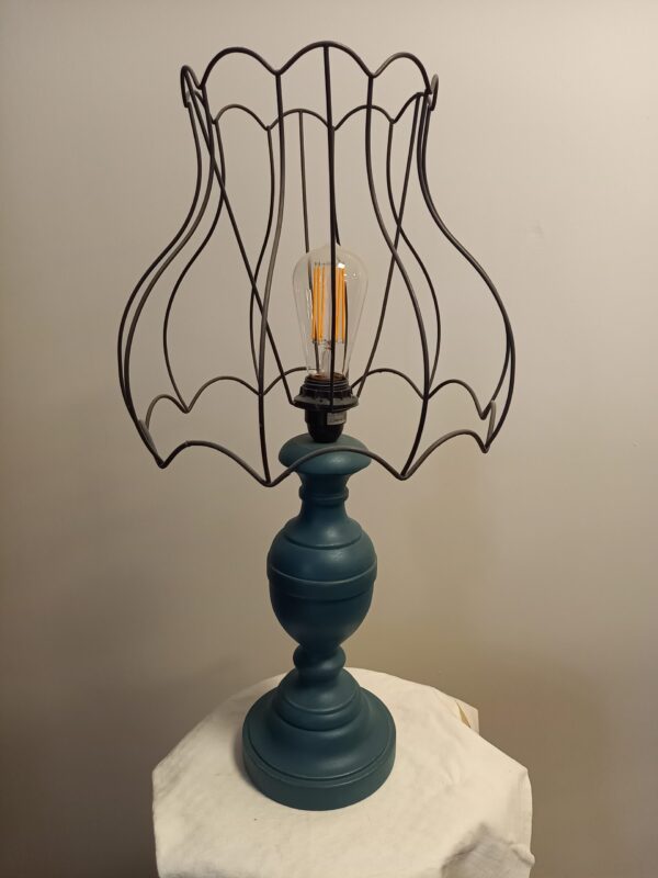 Lampe en bois tourné peinte